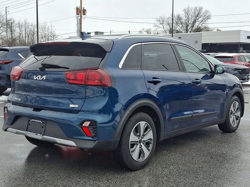 Used 2022 Kia Niro LX image 6