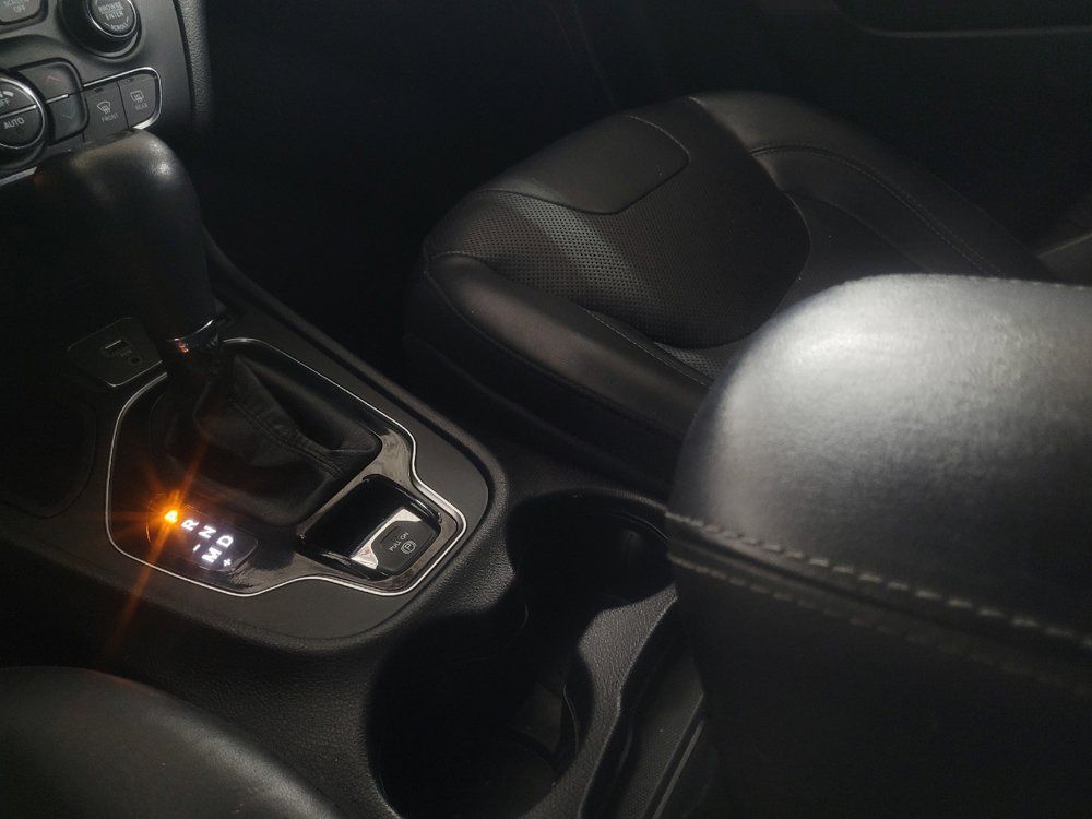 Used 2019 Jeep Cherokee Limited FWD image 26