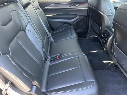 Used 2025 Jeep Grand Cherokee L Limited w/ Black Appearance Package AWD/4WD image 14