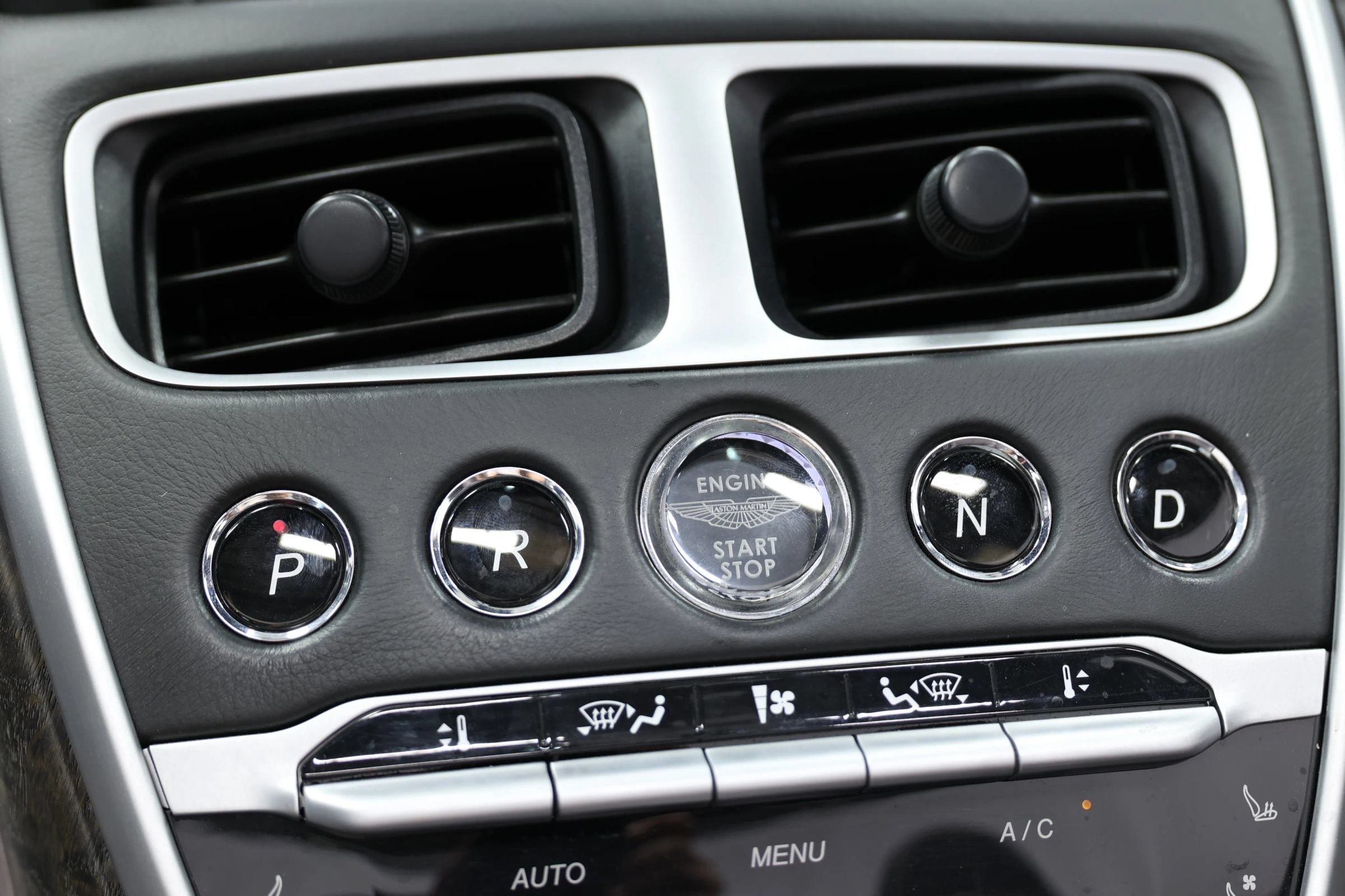 Used 2019 Aston Martin DB11 Volante RWD image 40