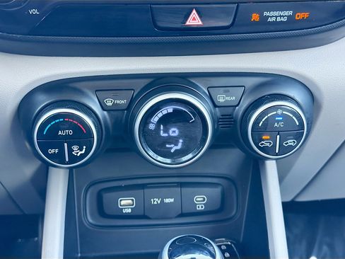 Used 2024 Hyundai Venue SEL image 29