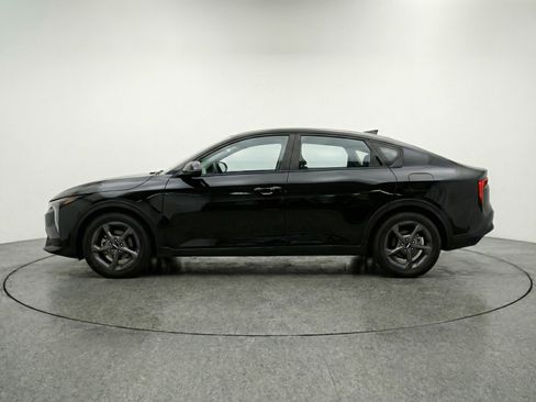 Used 2025 Kia K4 LXS image 5