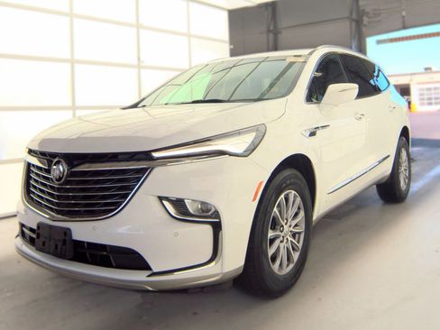 Used 2023 Buick Enclave Essence AWD/4WD image 1