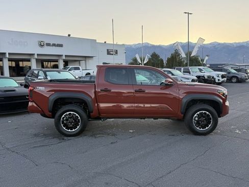 Used 2025 Toyota Tacoma TRD Off-Road image 5