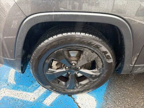 Used 2015 Jeep Cherokee Latitude w/ Comfort/Convenience Group image 15