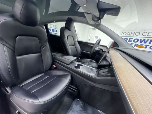 Used 2022 Tesla Model Y Long Range image 26