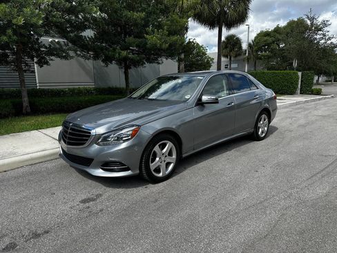 Used 2014 Mercedes-Benz E 350 Sedan image 3