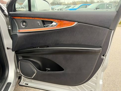 Used 2019 Lincoln Nautilus Reserve image 9