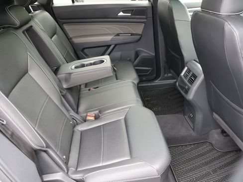 Certified 2022 Volkswagen Atlas Cross Sport SEL R-Line image 16