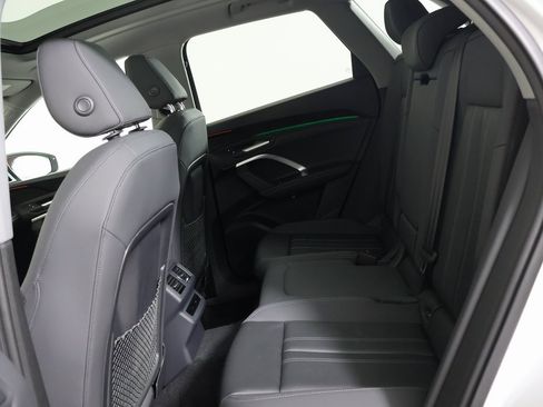 Used 2025 Audi Q5 Premium w/ Convenience Package image 23