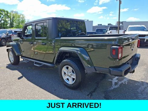 Used 2022 Jeep Gladiator Sport AWD/4WD image 4