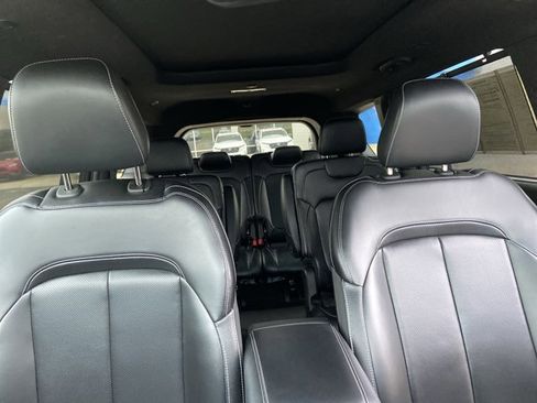 Used 2024 Jeep Grand Cherokee L Limited w/ Luxury Tech Group II image 18