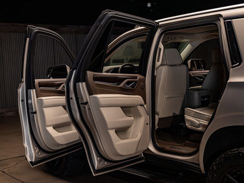 Used 2022 GMC Yukon Denali w/ Denali Premium Package AWD/4WD image 29