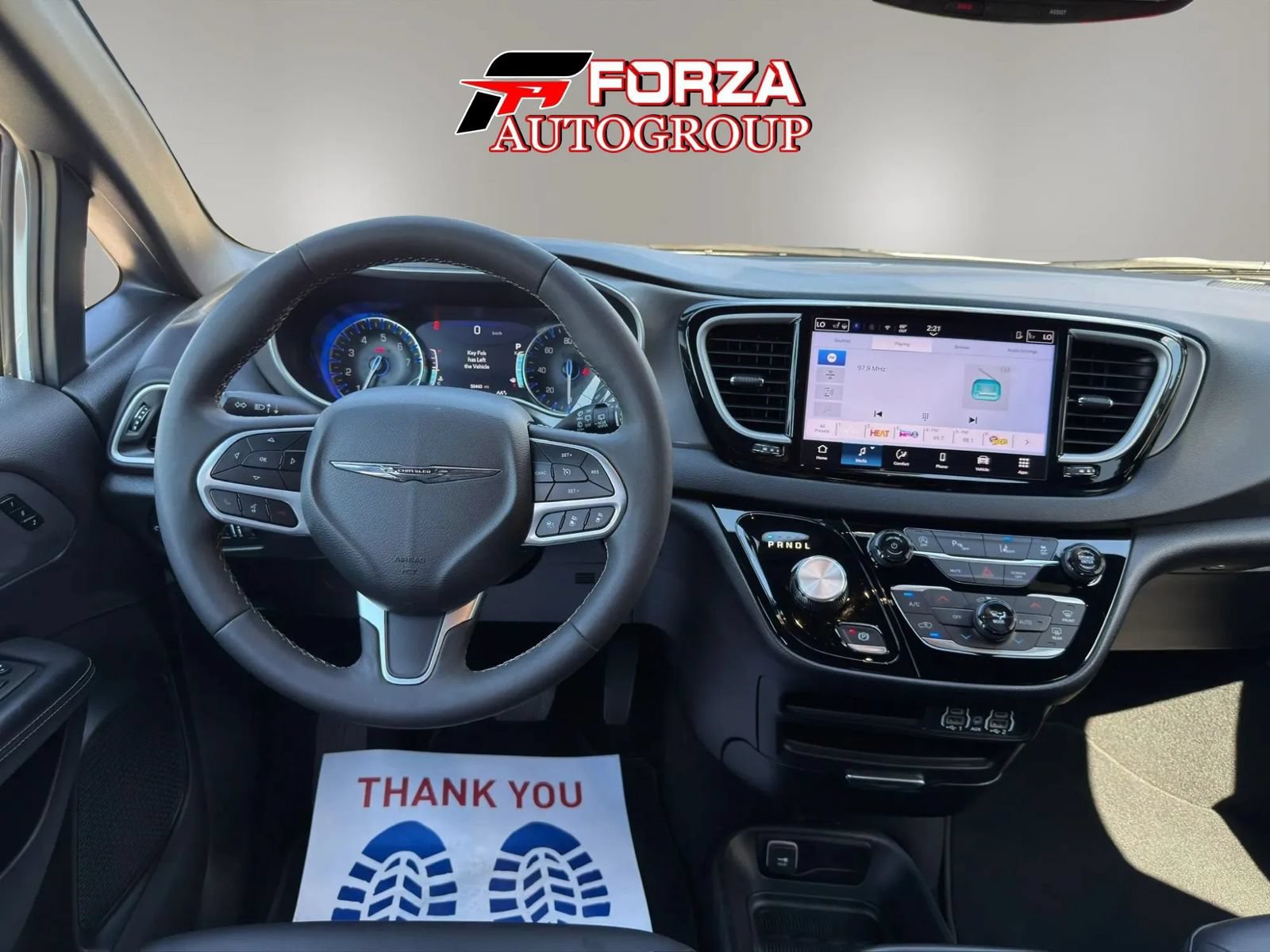 Used 2025 Chrysler Pacifica Select FWD image 14