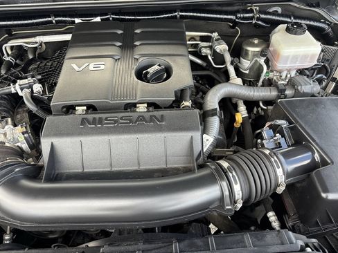 Used 2022 Nissan Frontier PRO-4X w/ Pro-4X Premium Package image 11