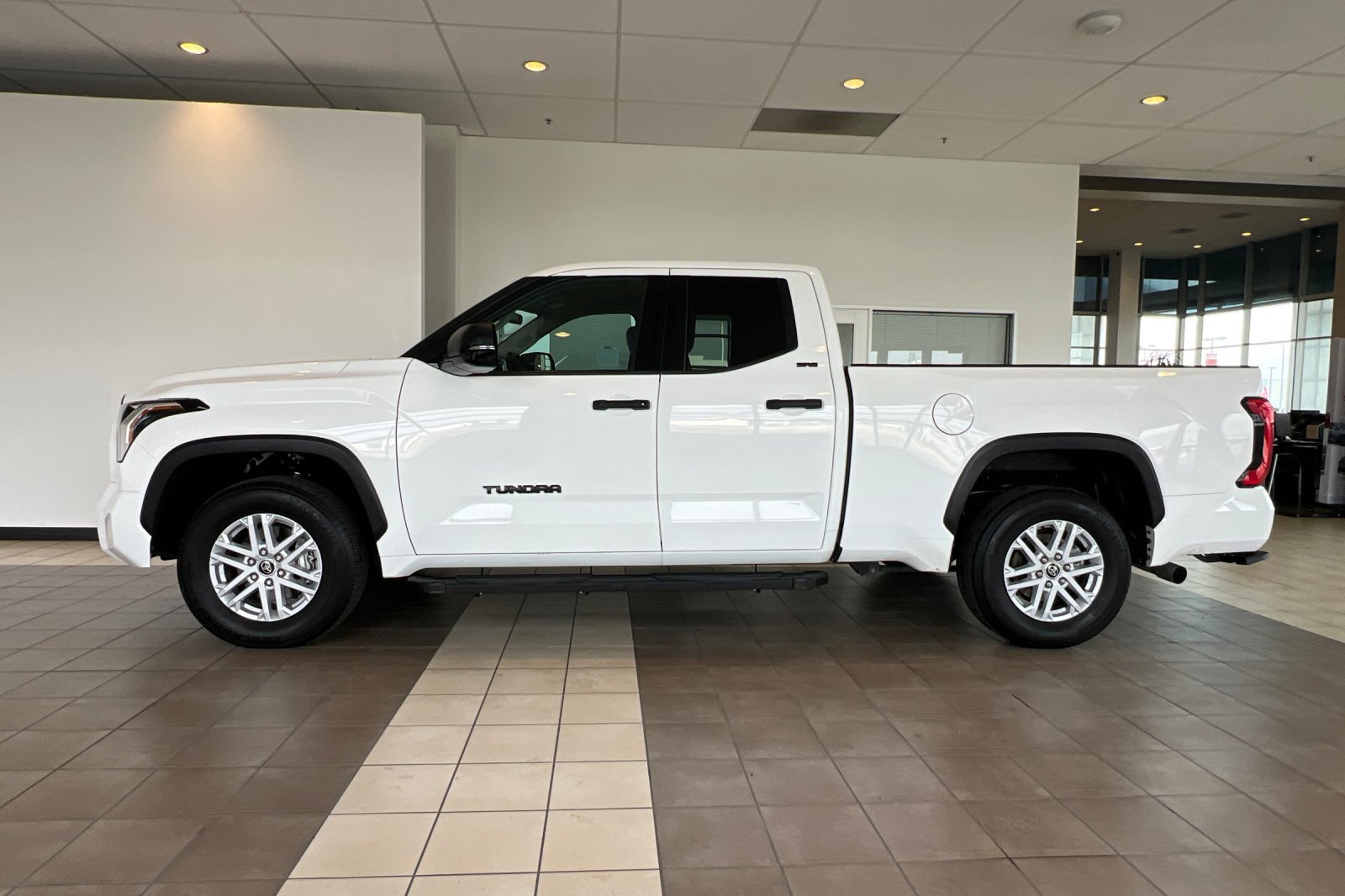 Used 2022 Toyota Tundra SR5 w/ SR5 Convenience Package RWD image 7