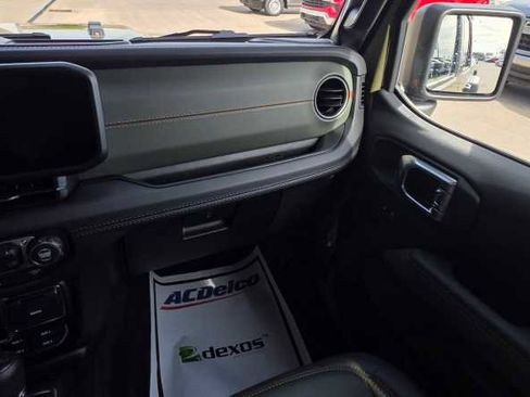 Used 2025 Jeep Gladiator Mojave w/ Convenience Group AWD/4WD image 20