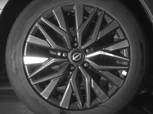 Used 2025 Nissan Altima 2.5 SV FWD image 15