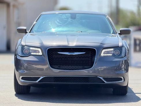 Used 2015 Chrysler 300 Limited RWD image 3