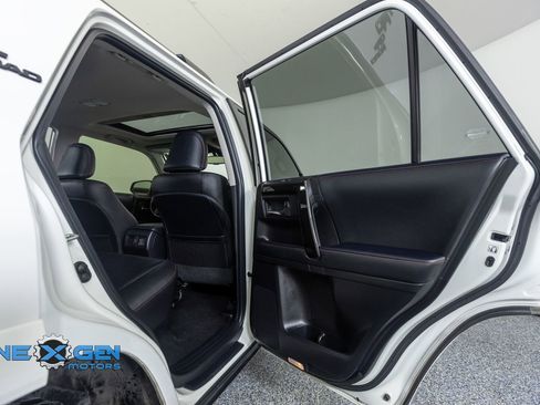 Used 2023 Toyota 4Runner TRD Off-Road Premium w/ Moonroof Package AWD/4WD image 33