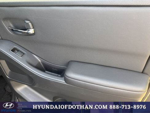 Used 2024 Nissan Frontier SV AWD/4WD image 14