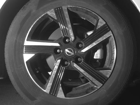 Used 2025 Nissan Sentra SV FWD image 13