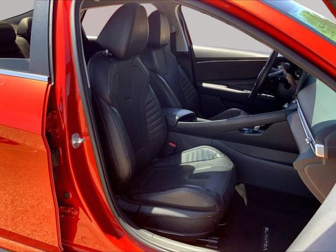 Used 2021 Hyundai Elantra Limited FWD image 9