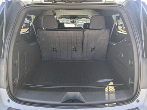 New 2026 Chevrolet Suburban LS AWD/4WD image 17