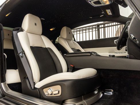 Used 2018 Rolls-Royce Wraith RWD image 56