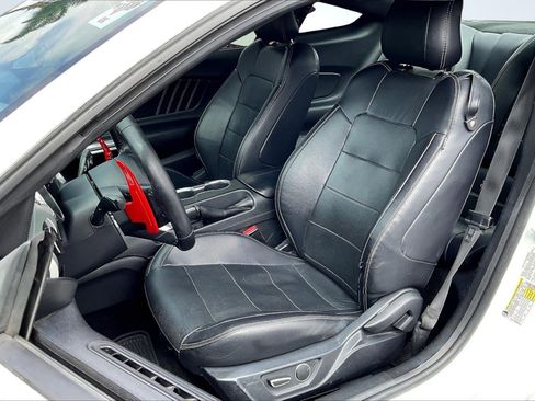 Used 2016 Ford Mustang Premium image 22