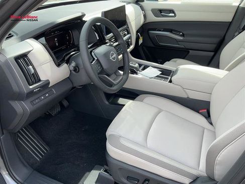 New 2026 Nissan Pathfinder SL FWD image 25