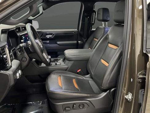 Used 2024 GMC Sierra 1500 AT4 w/ AT4 Premium Package image 9