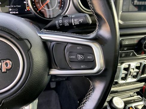 Used 2020 Jeep Wrangler Unlimited Sahara AWD/4WD image 17