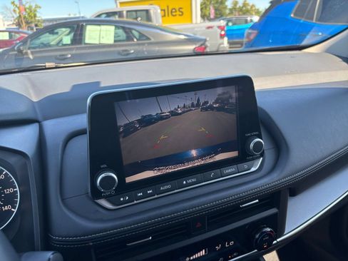 Used 2025 Nissan Rogue SV FWD image 25