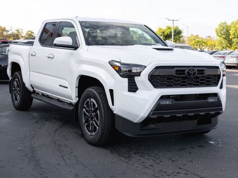 New 2026 Toyota Tacoma TRD Sport AWD/4WD image 3