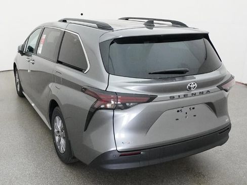 New 2026 Toyota Sienna XLE image 39