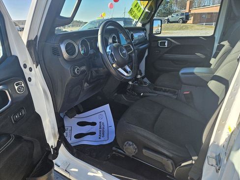 Used 2019 Jeep Wrangler Unlimited Sahara image 7