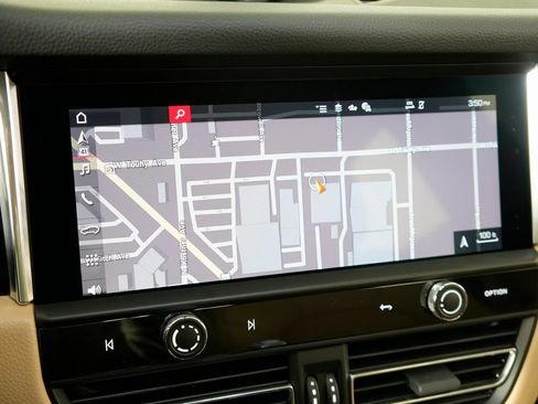 Certified 2026 Porsche Macan AWD/4WD image 24
