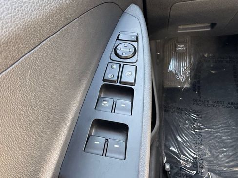Used 2017 Hyundai Tucson SE AWD/4WD image 32