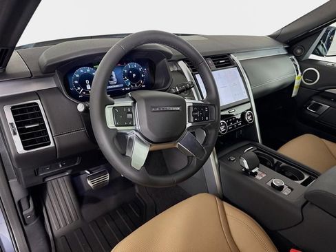 New 2026 Land Rover Discovery Limited Edition image 9