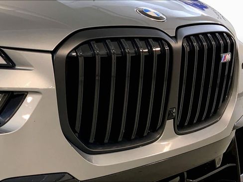 Used 2025 BMW X7 M60i AWD/4WD image 32