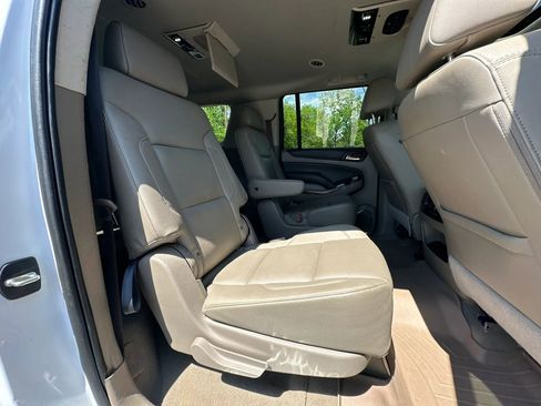 Used 2020 Chevrolet Suburban Premier AWD/4WD image 18