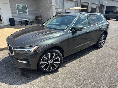 Used 2022 Volvo XC60 B5 Momentum FWD image 3