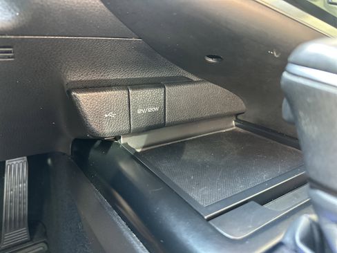 Certified 2020 Toyota Camry SE image 31