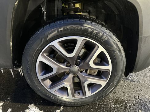 Used 2015 Jeep Renegade Latitude w/ Popular Equipment Group image 13