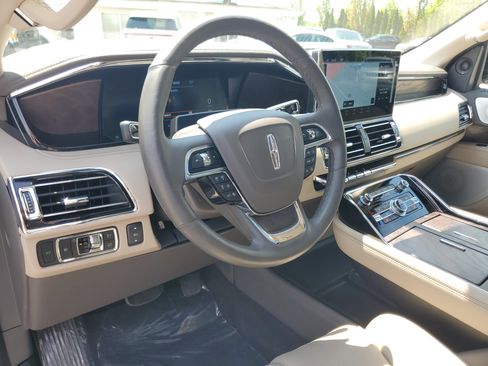 Certified 2024 Lincoln Navigator Reserve AWD/4WD image 13