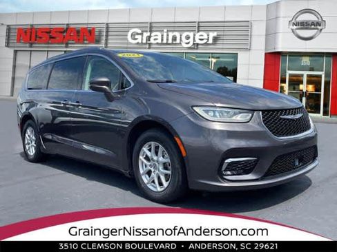 Used 2021 Chrysler Pacifica Touring-L FWD image 1