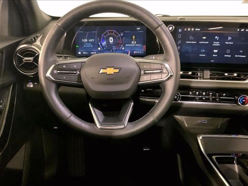 Used 2025 Chevrolet Equinox LT image 5