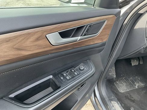 Used 2024 Volkswagen Atlas SE image 14