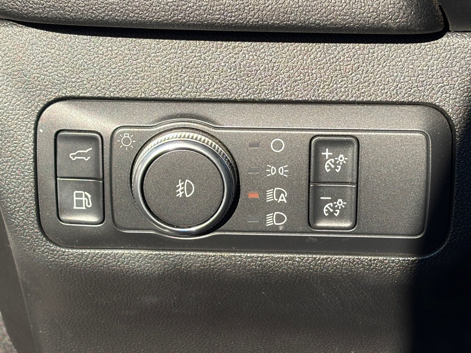 Used 2020 Ford Escape Titanium FWD image 9